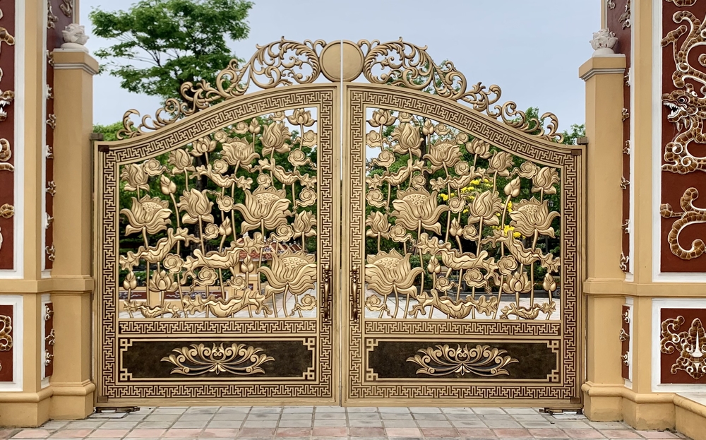 Mẫu cổng biệt thự Hoa Sen